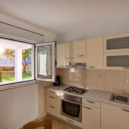 Ferienwohnung Fur 5 Personen In Direkter Strandlage Mit Klimaanlage Und Wifi Daire *