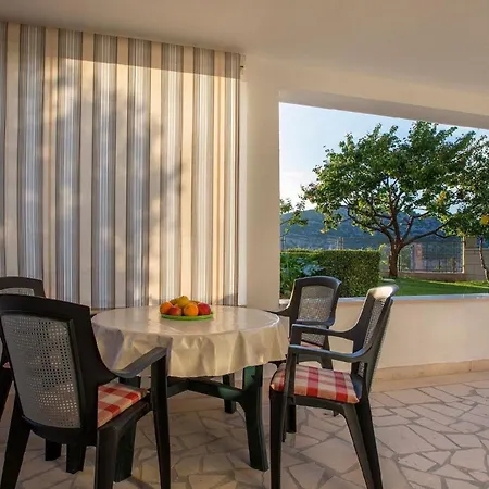 Ferienwohnung Fur 5 Personen In Direkter Strandlage Mit Klimaanlage Und Wifi * Ražanj