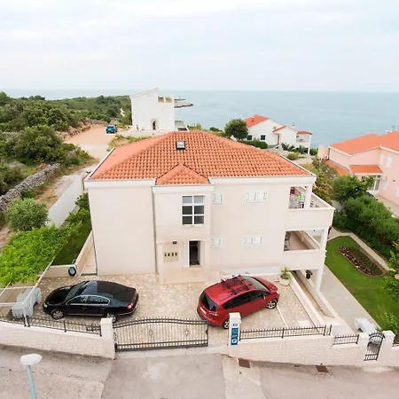 Daire Ferienwohnung Fur 5 Personen In Direkter Strandlage Mit Klimaanlage Und Wifi *