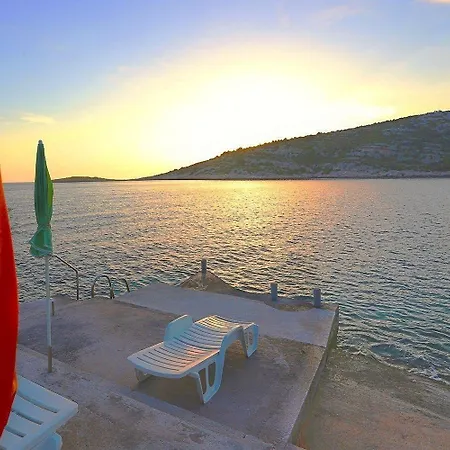 Daire Ferienwohnung Fur 5 Personen In Direkter Strandlage Mit Klimaanlage Und Wifi Ražanj