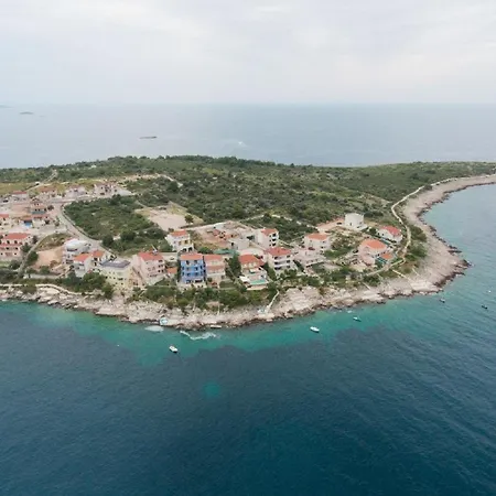 Ferienwohnung Fur 5 Personen In Direkter Strandlage Mit Klimaanlage Und Wifi